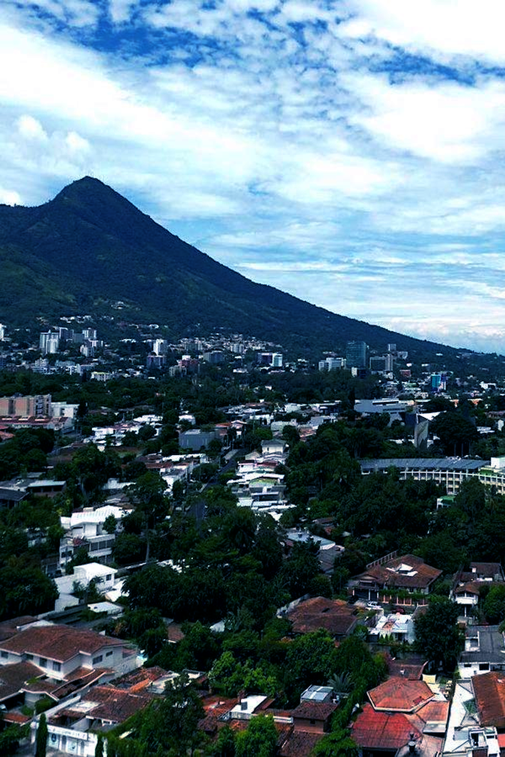 Vista de la ciudad de San Salvador, sede de DIBOSA.